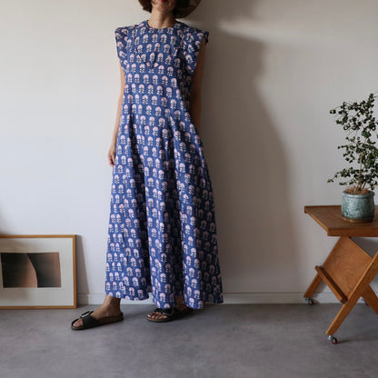 すっきりシルエットの裾ゆれフレアキャミワンピース【blue】ゴム無し