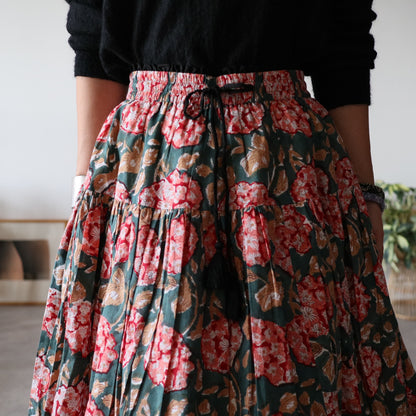 しなやかボリュームのティアードスカート -green-