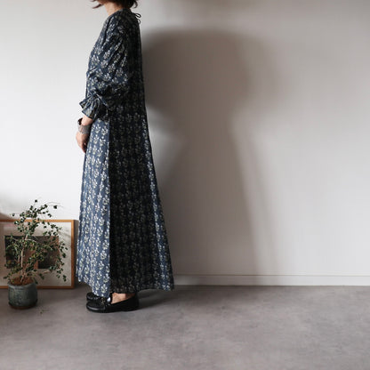 《即納》すっきりシルエットの裾揺れフレアワンピース【charcoal gray】