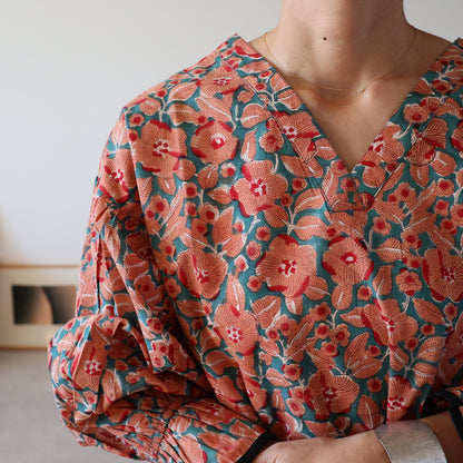 すっきりシルエットの裾揺れフレアワンピース【orange】