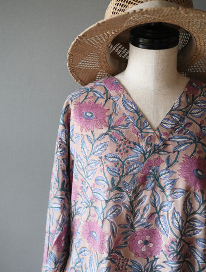 《即納》すっきりシルエットの裾揺れフレアワンピース【beige】