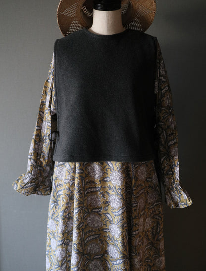 ふんわりあたたか side ribbon vest【charcoal】