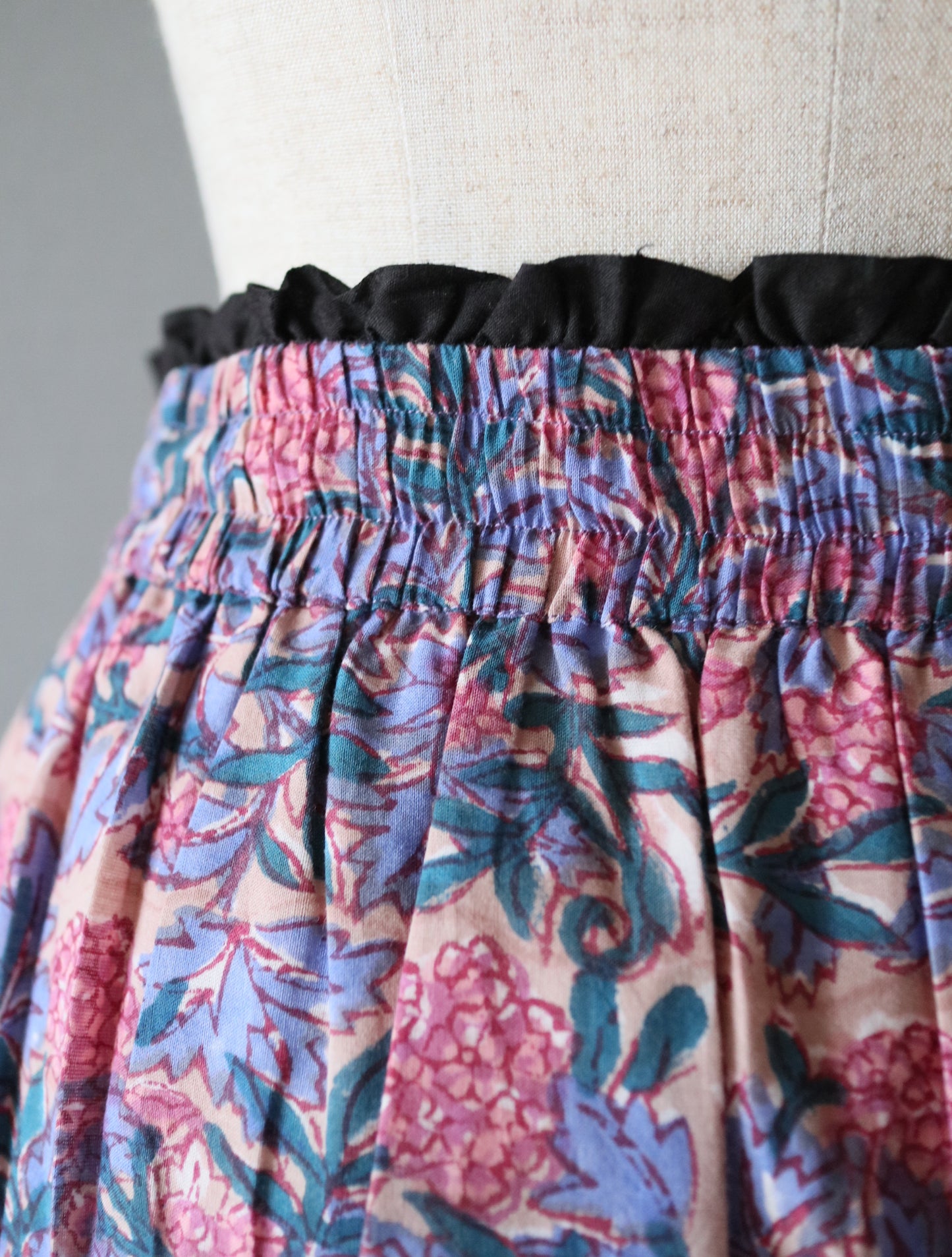 しなやかボリュームのティアードスカート -chai pink-