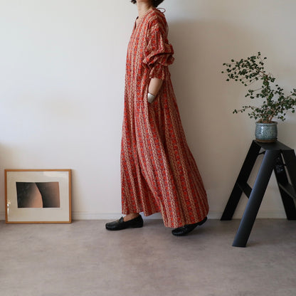 すっきりシルエットの裾揺れフレアワンピース 【red】