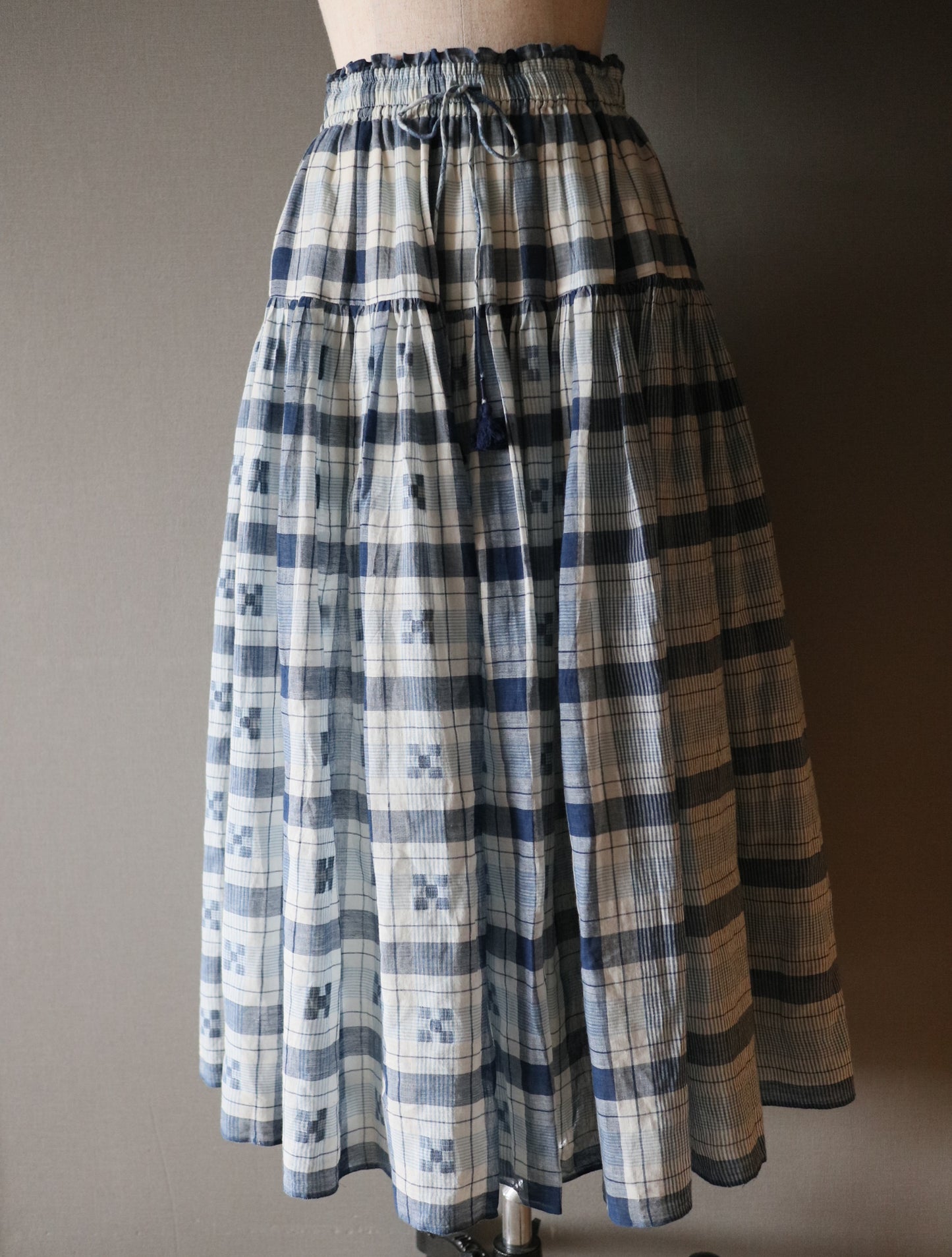 手織りジャムダニ綿の風纏うボリュームスカート【blue check】
