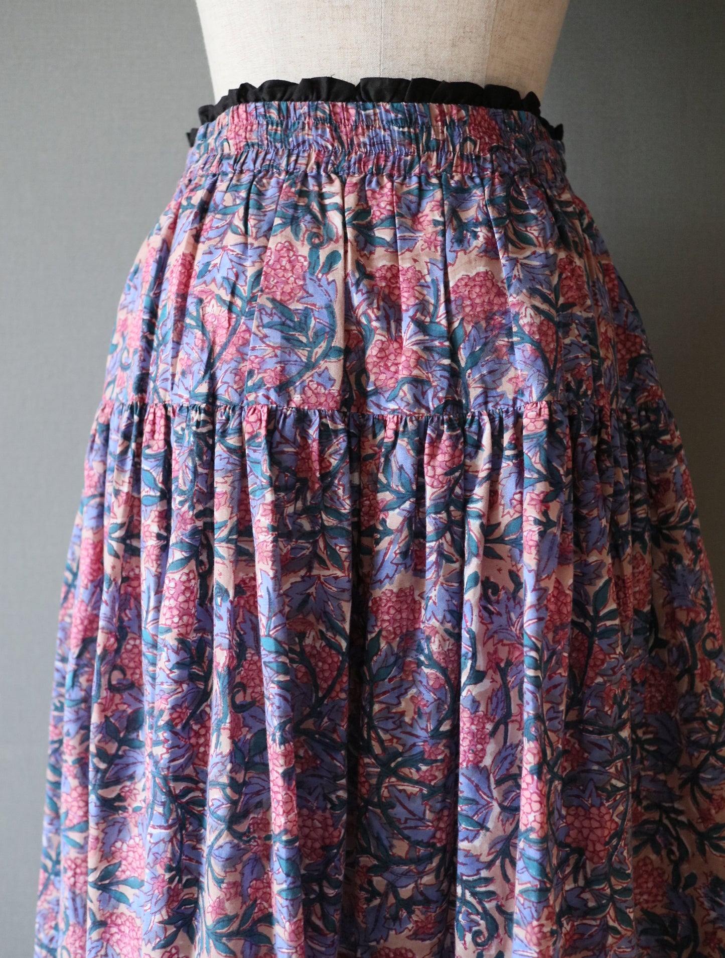 しなやかボリュームのティアードスカート -chai pink-