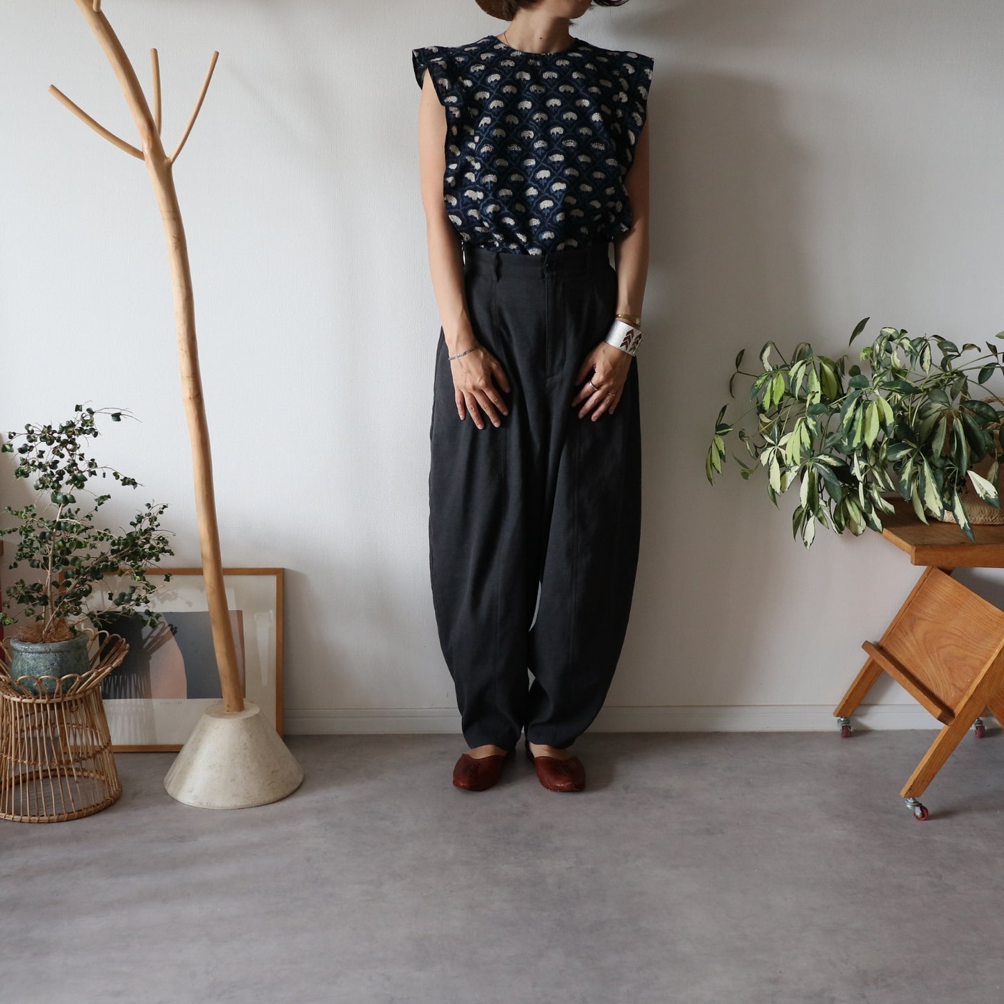 《即納》風そよぐフリルシャツ【deep navy】