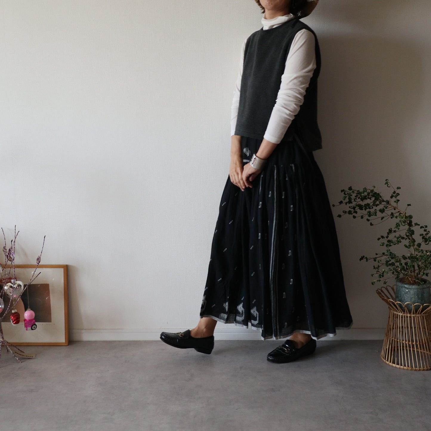 ふんわりあたたか side ribbon vest【charcoal】