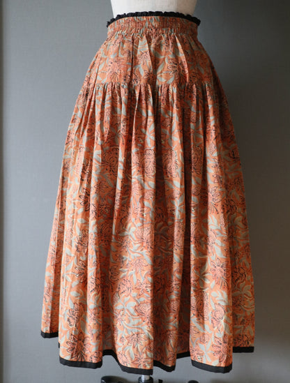 しなやかボリュームのティアードスカート -kusumi orange-