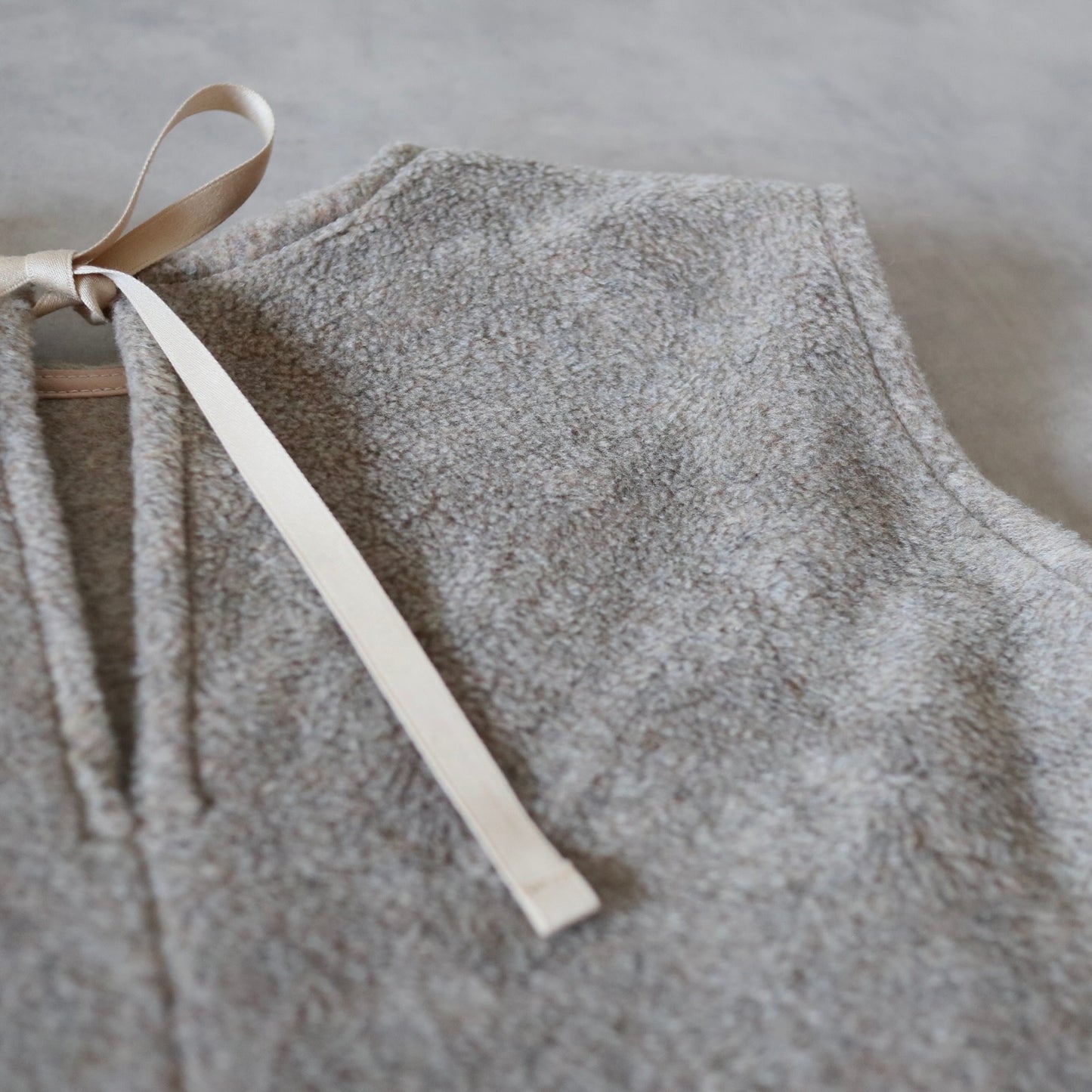 ふんわりあたたか side ribbon vest【moku brown】
