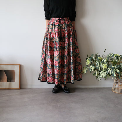 しなやかボリュームのティアードスカート -green-