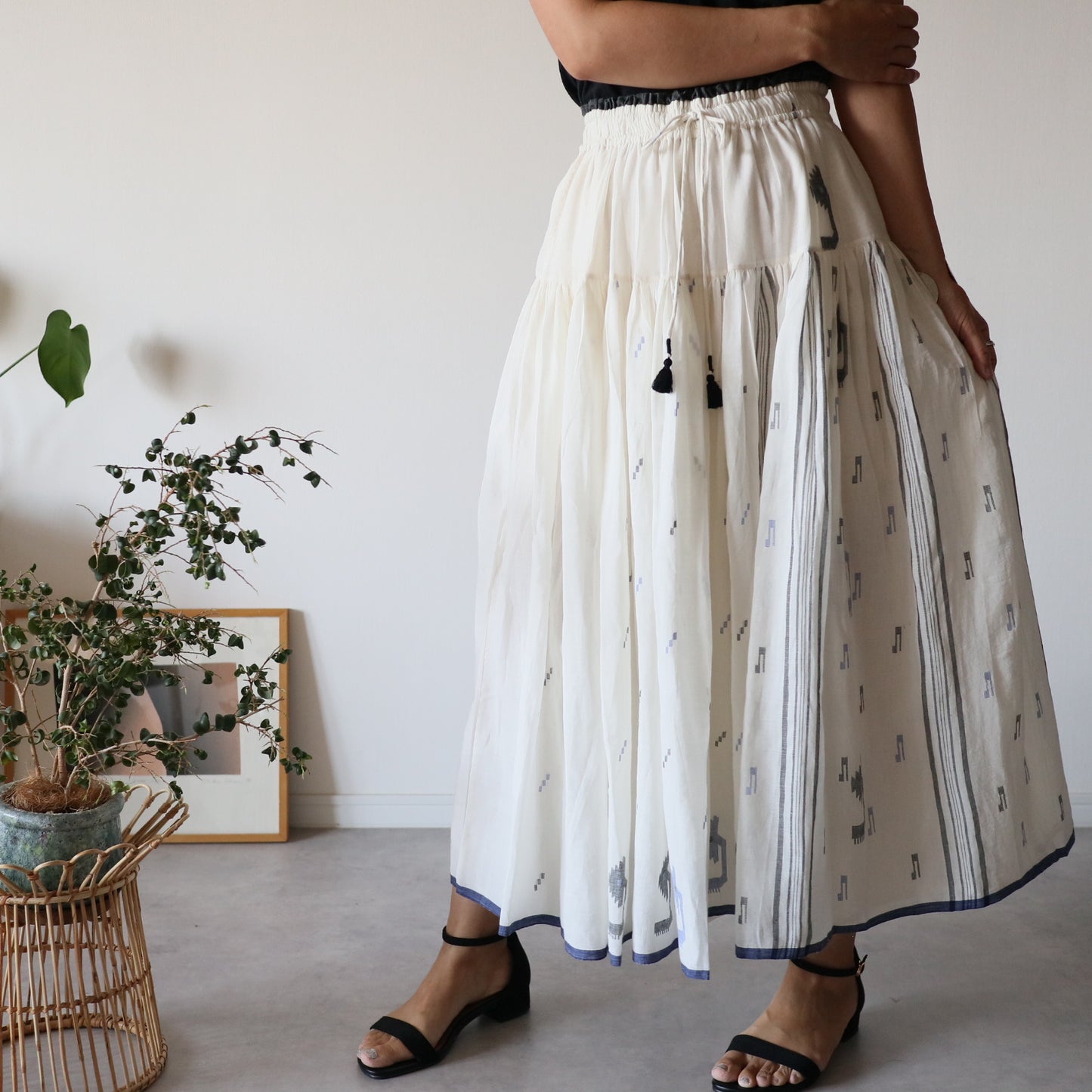 手織りジャムダニ綿の風纏うボリュームスカート【white】