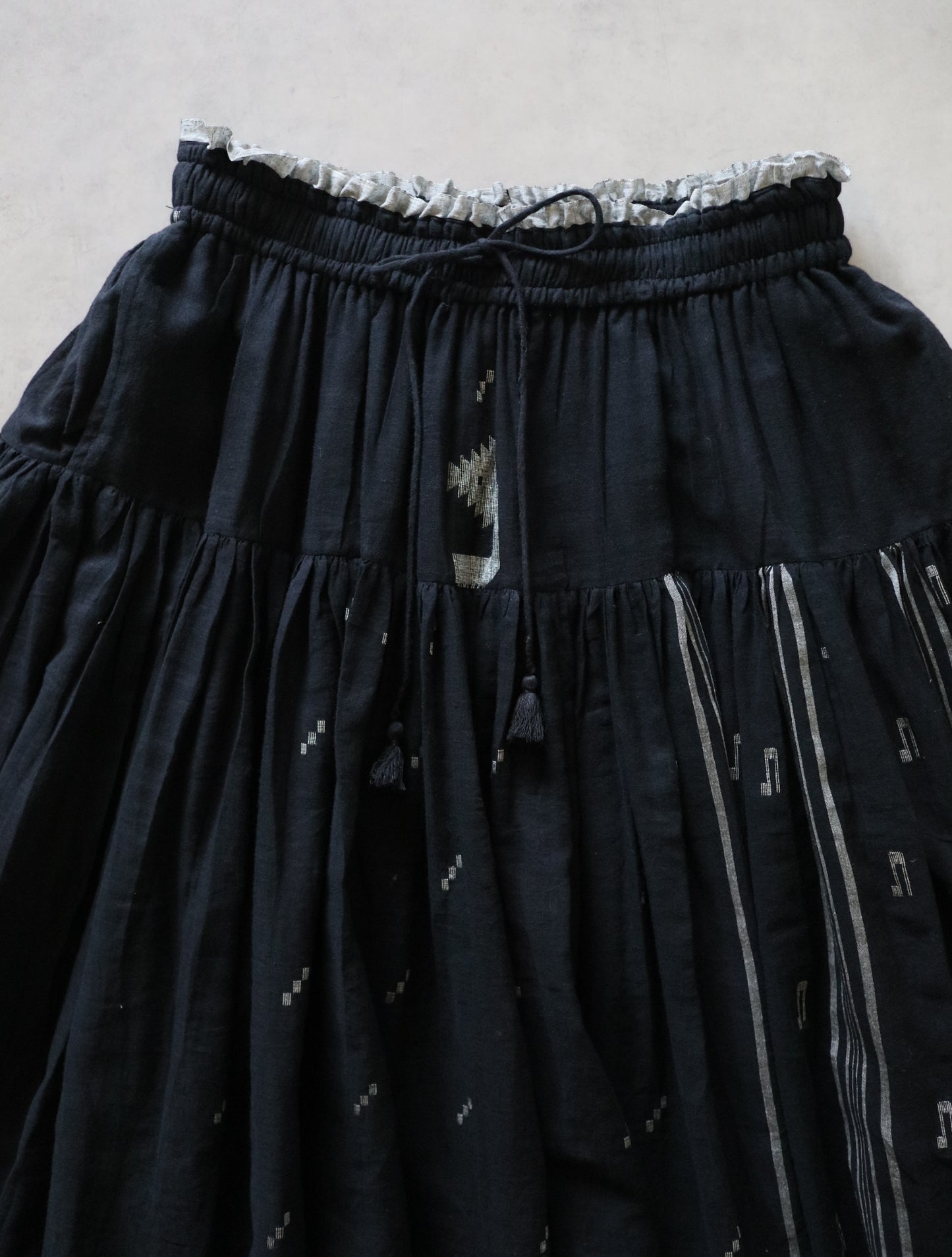 手織りジャムダニ綿の風纏うボリュームスカート【black】
