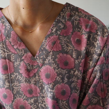 すっきりシルエットの裾揺れフレアワンピース【pink purple】