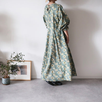 《受注》すっきりシルエットの裾揺れフレアワンピース【light green】