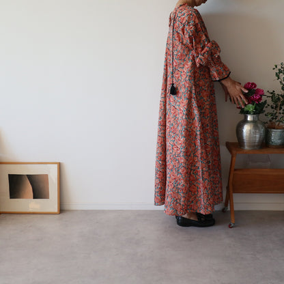 すっきりシルエットの裾揺れフレアワンピース【orange】