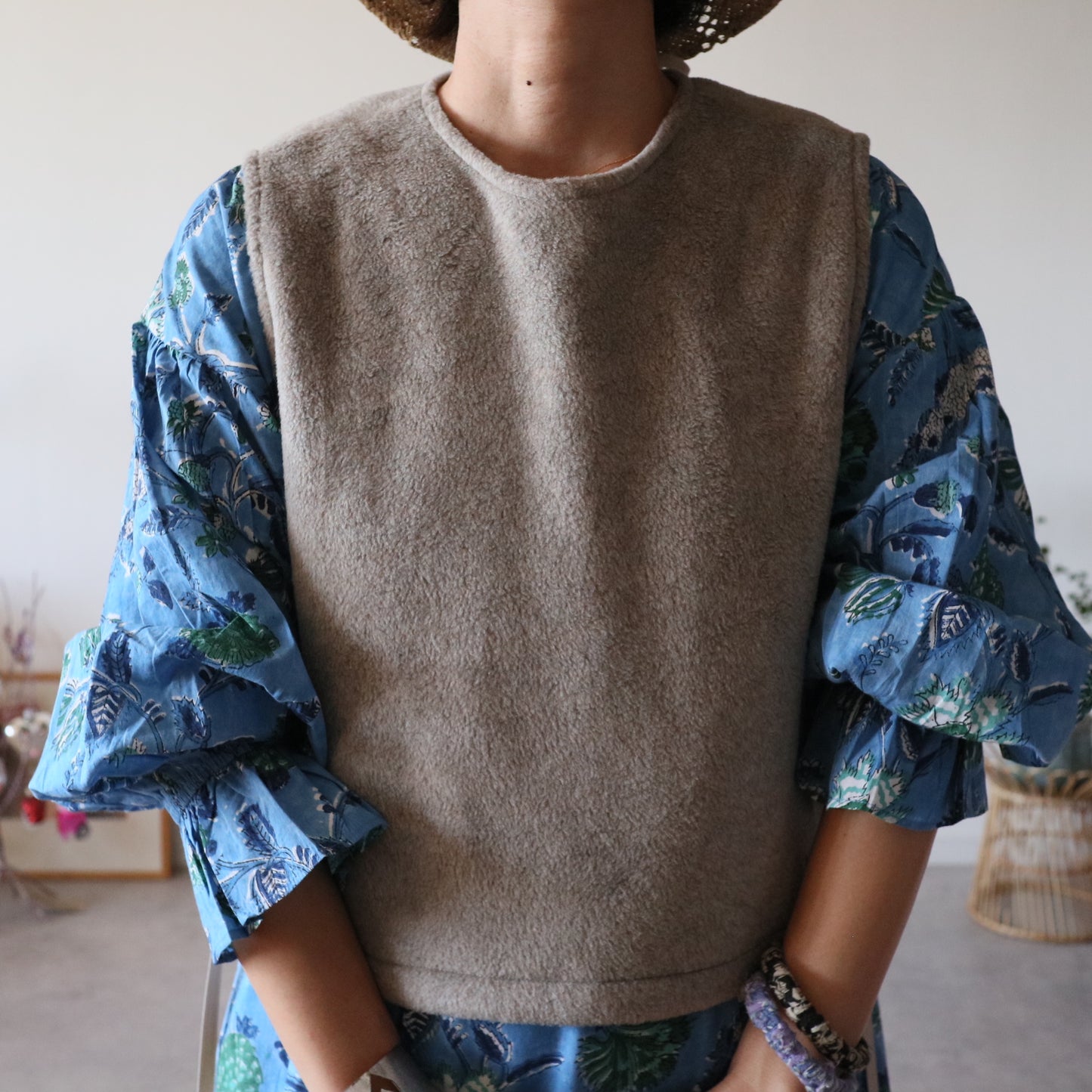 ふんわりあたたか side ribbon vest【moku brown】