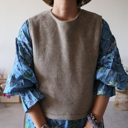 ふんわりあたたか side ribbon vest【moku brown】
