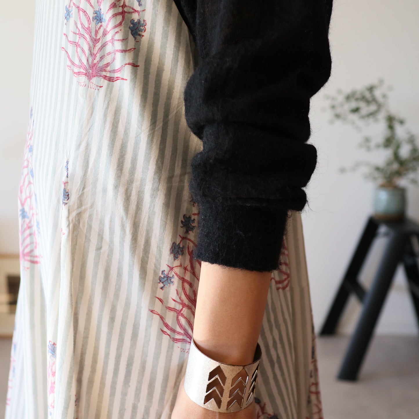 すっきりシルエットの裾ゆれフレアキャミワンピース【ice green】