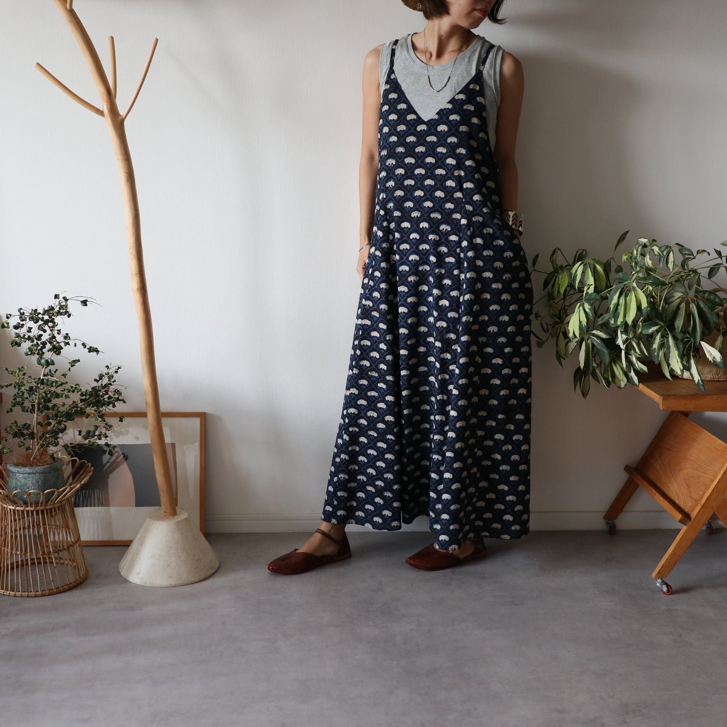 《即納》裾ゆれフレアキャミワンピース【deep navy】