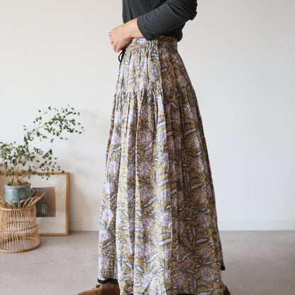 しなやかボリュームのティアードスカート -brown × navy-
