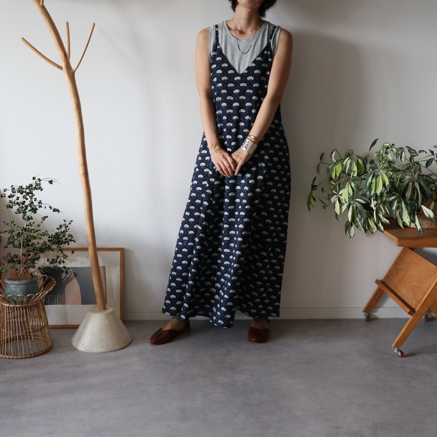 《即納》裾ゆれフレアキャミワンピース【deep navy】