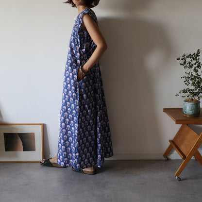 すっきりシルエットの裾ゆれフレアキャミワンピース【blue】ゴム無し