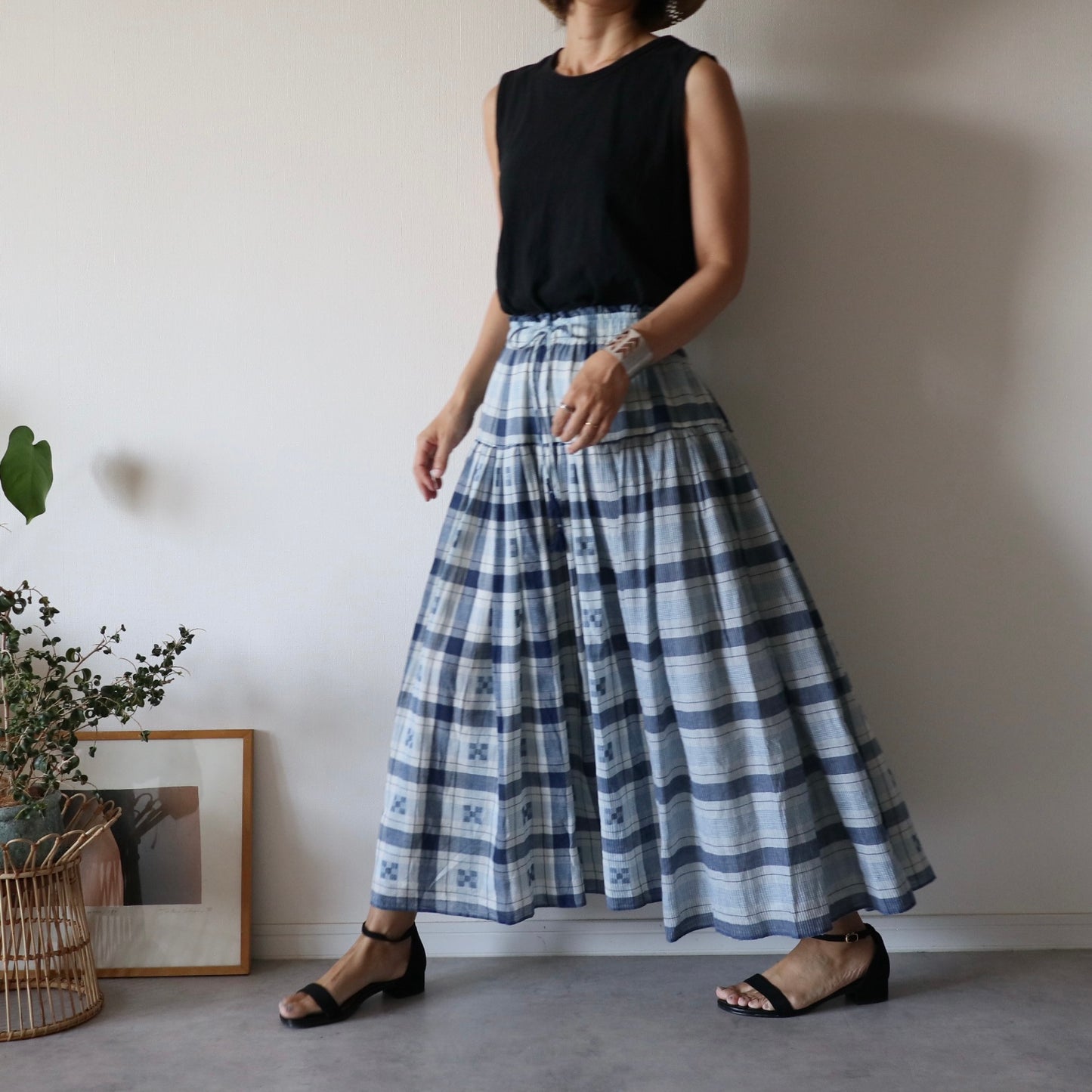 手織りジャムダニ綿の風纏うボリュームスカート【blue check】