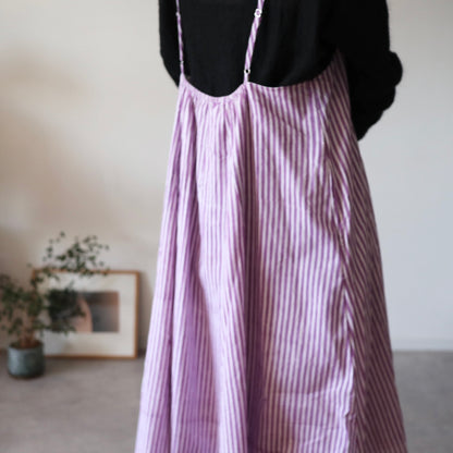 《即納》すっきりシルエットの裾ゆれフレアキャミワンピース【purple stripe】