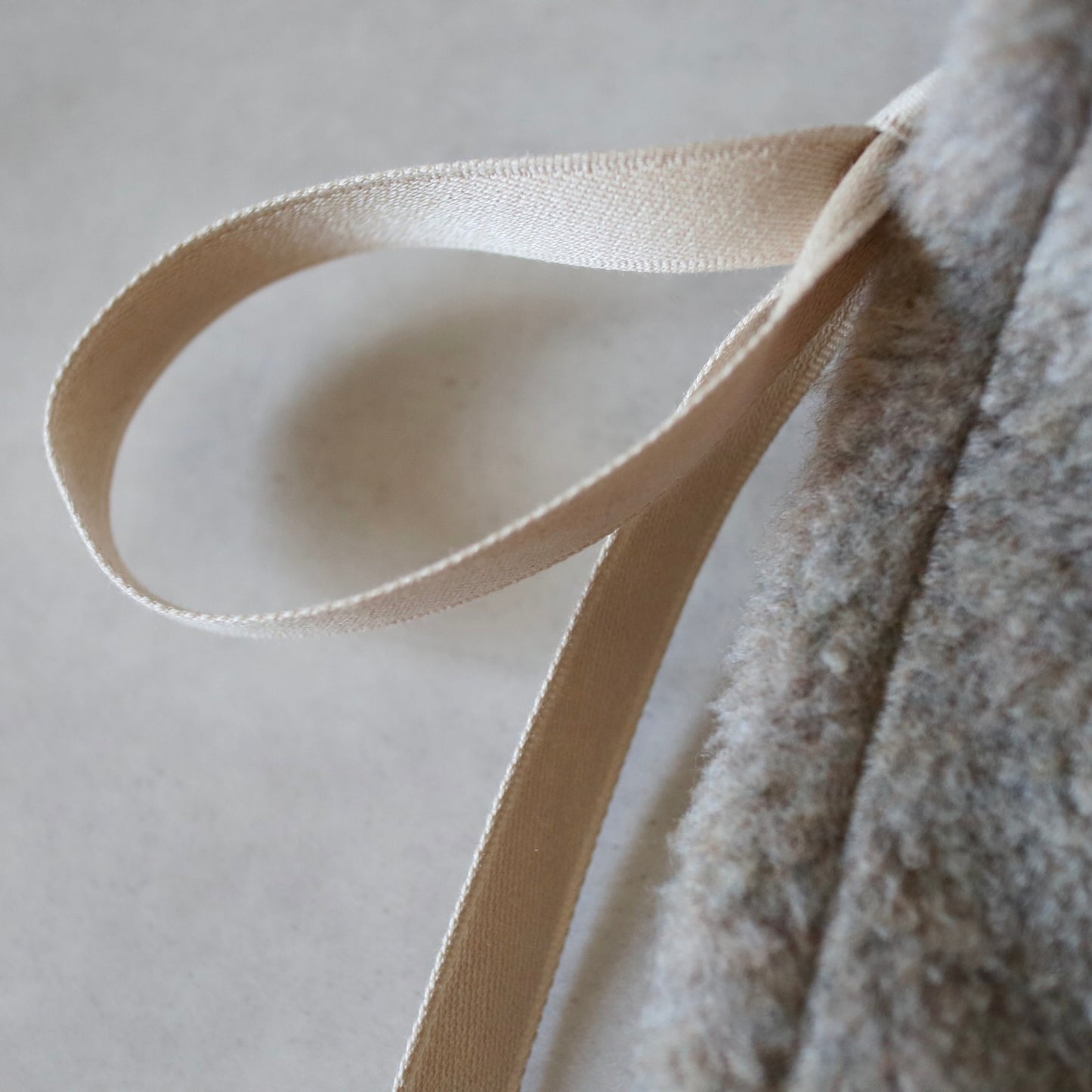 ふんわりあたたか side ribbon vest【moku brown】