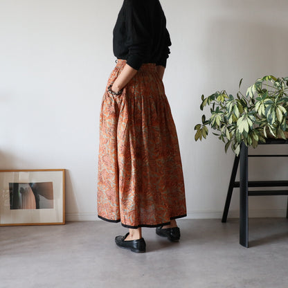 しなやかボリュームのティアードスカート -kusumi orange-