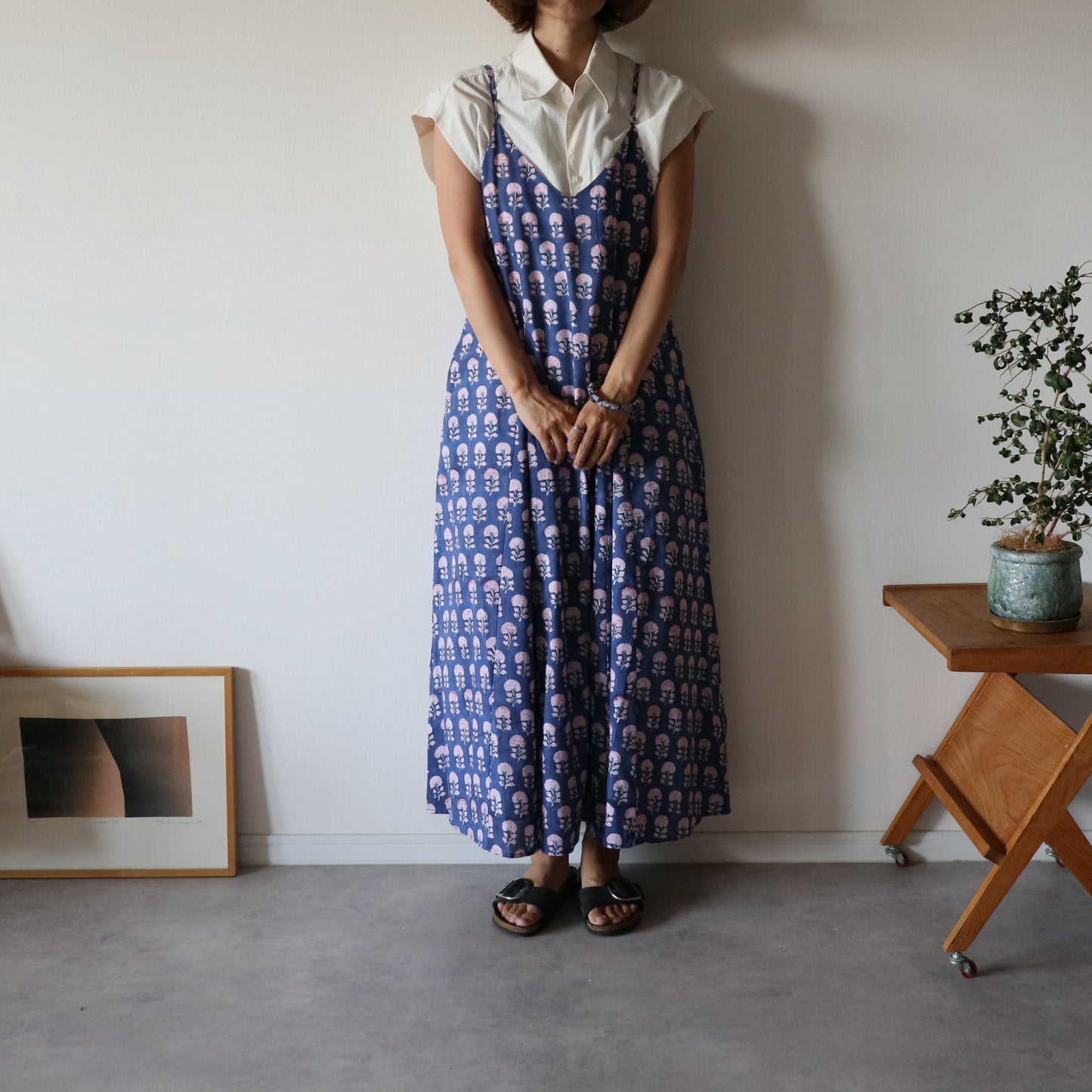 すっきりシルエットの裾ゆれフレアキャミワンピース【blue】ゴム無し