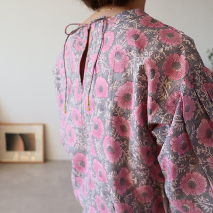 すっきりシルエットの裾揺れフレアワンピース【pink purple】