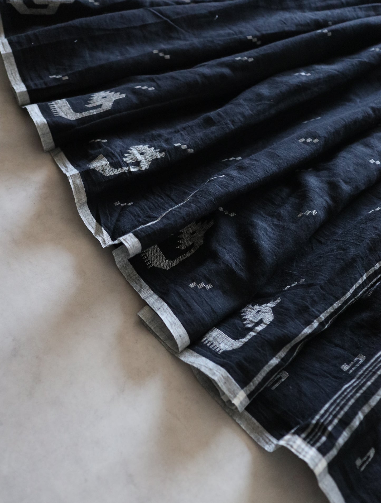 手織りジャムダニ綿の風纏うボリュームスカート【black】