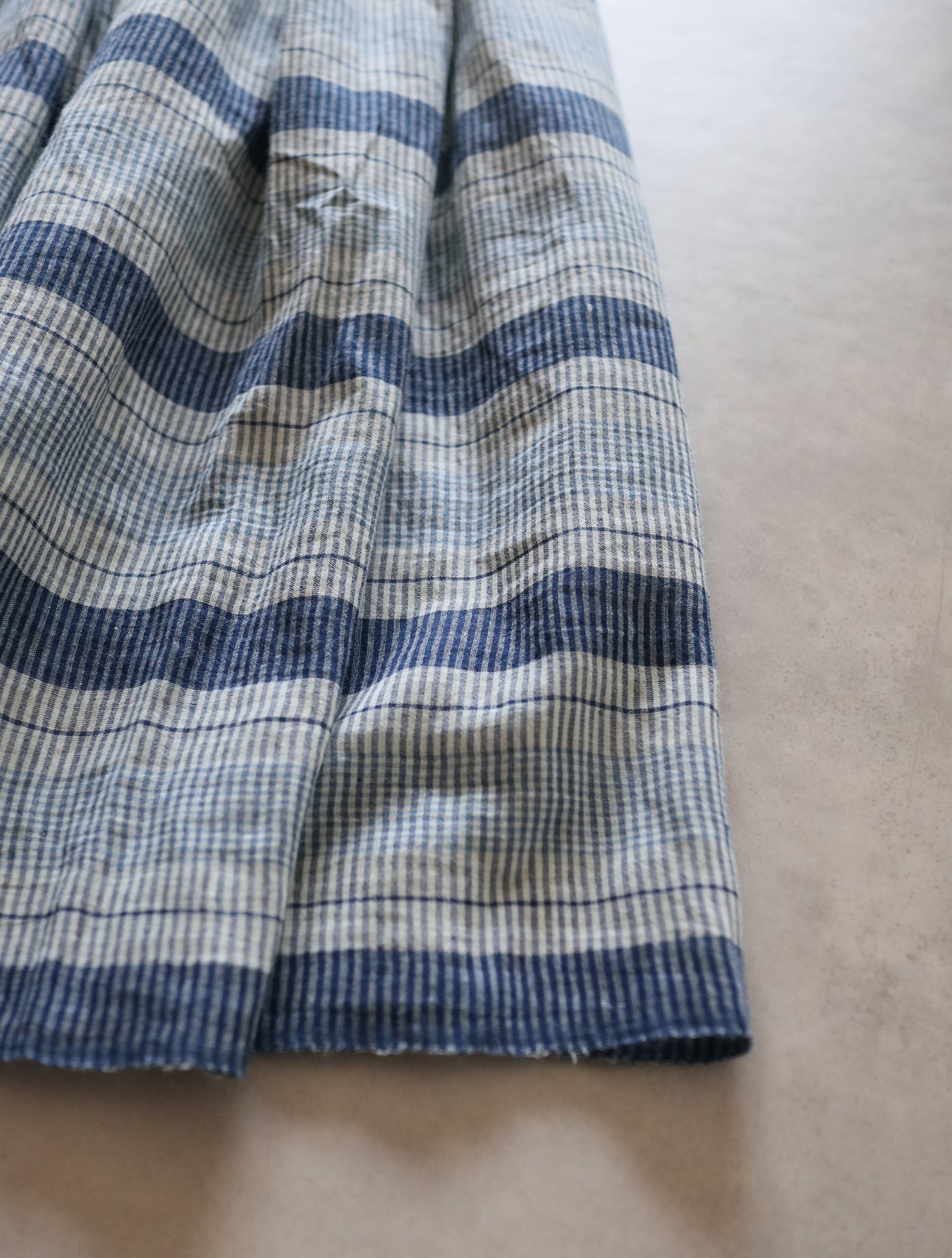 手織りジャムダニ綿の風纏うボリュームスカート【blue check】