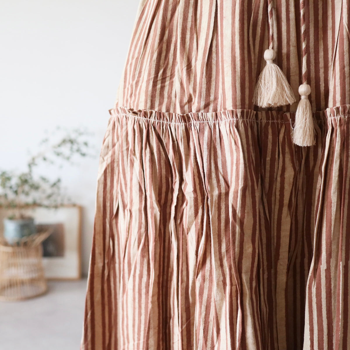 しなやかボリュームのティアードスカート -brown stripe-