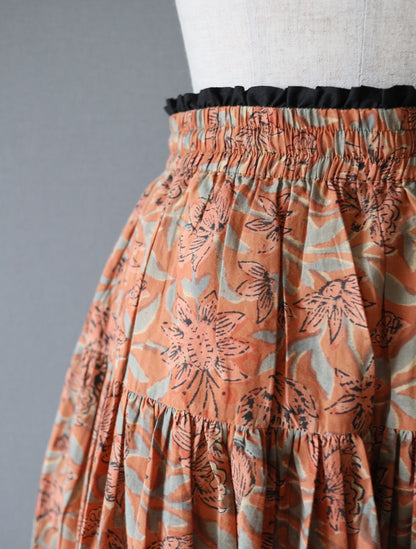 しなやかボリュームのティアードスカート -kusumi orange-