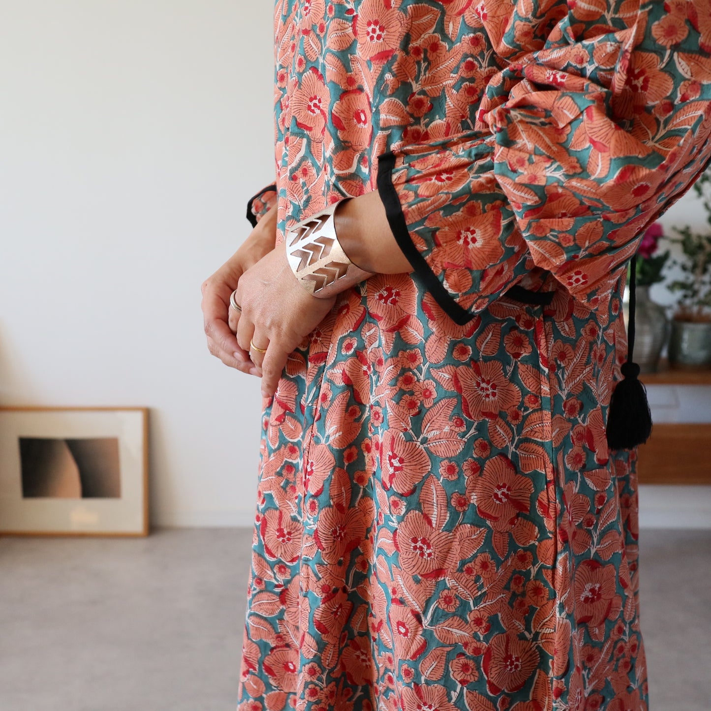 すっきりシルエットの裾揺れフレアワンピース【orange】