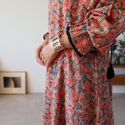 すっきりシルエットの裾揺れフレアワンピース【orange】