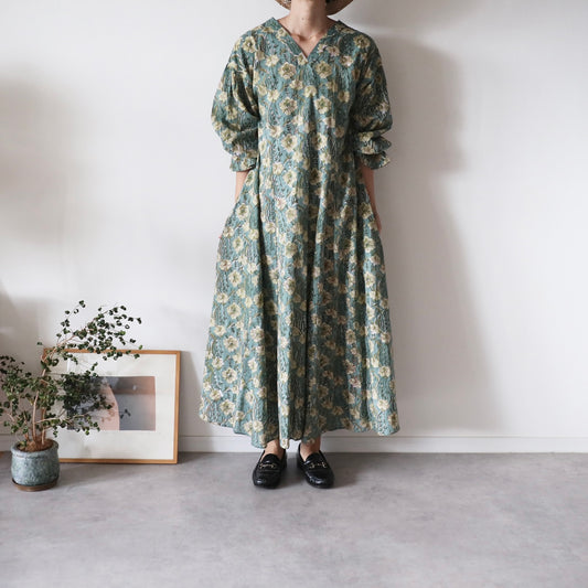 《受注》すっきりシルエットの裾揺れフレアワンピース【light green】