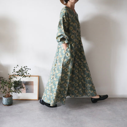 《受注》すっきりシルエットの裾揺れフレアワンピース【light green】