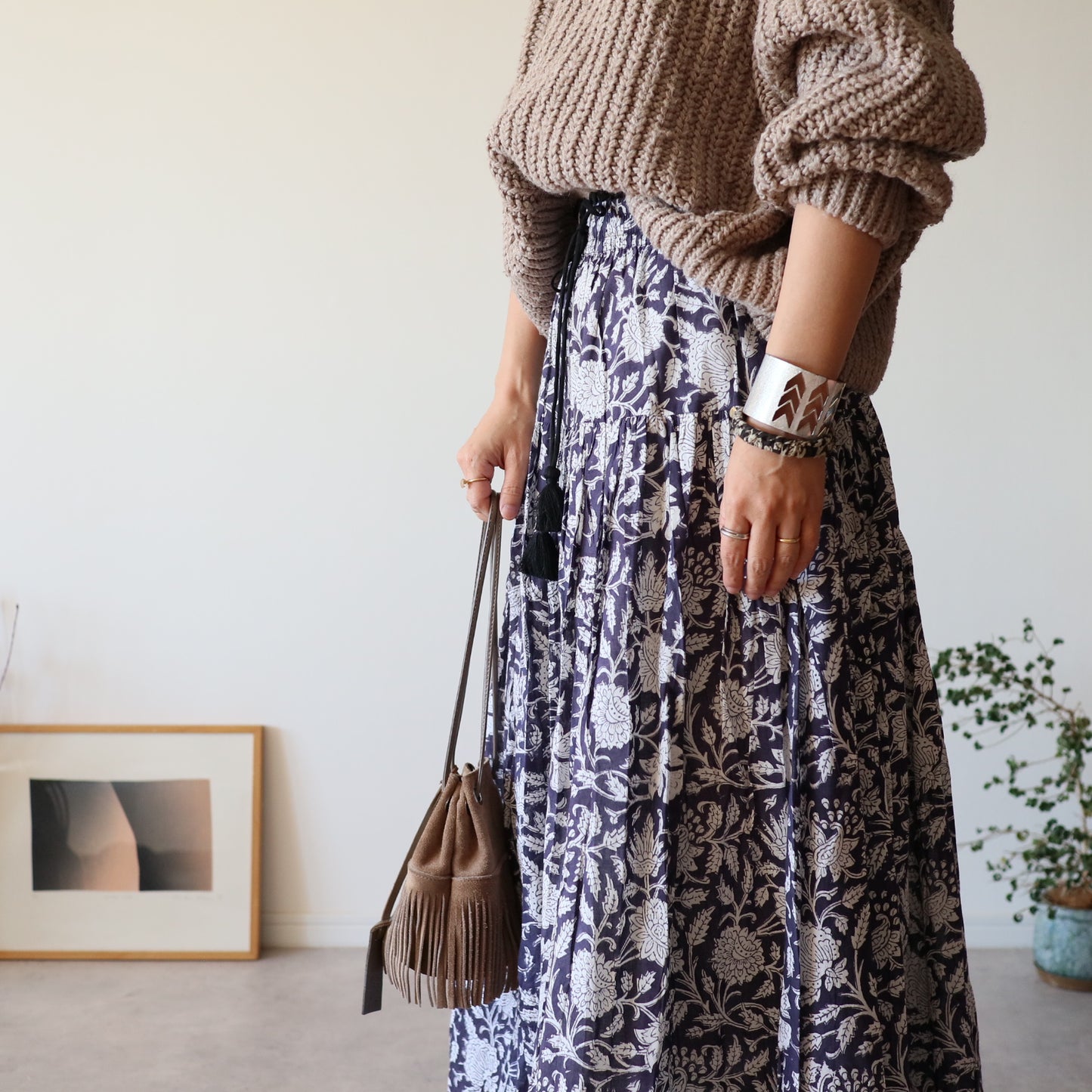 しなやかボリュームのティアードスカート -smoky navy-