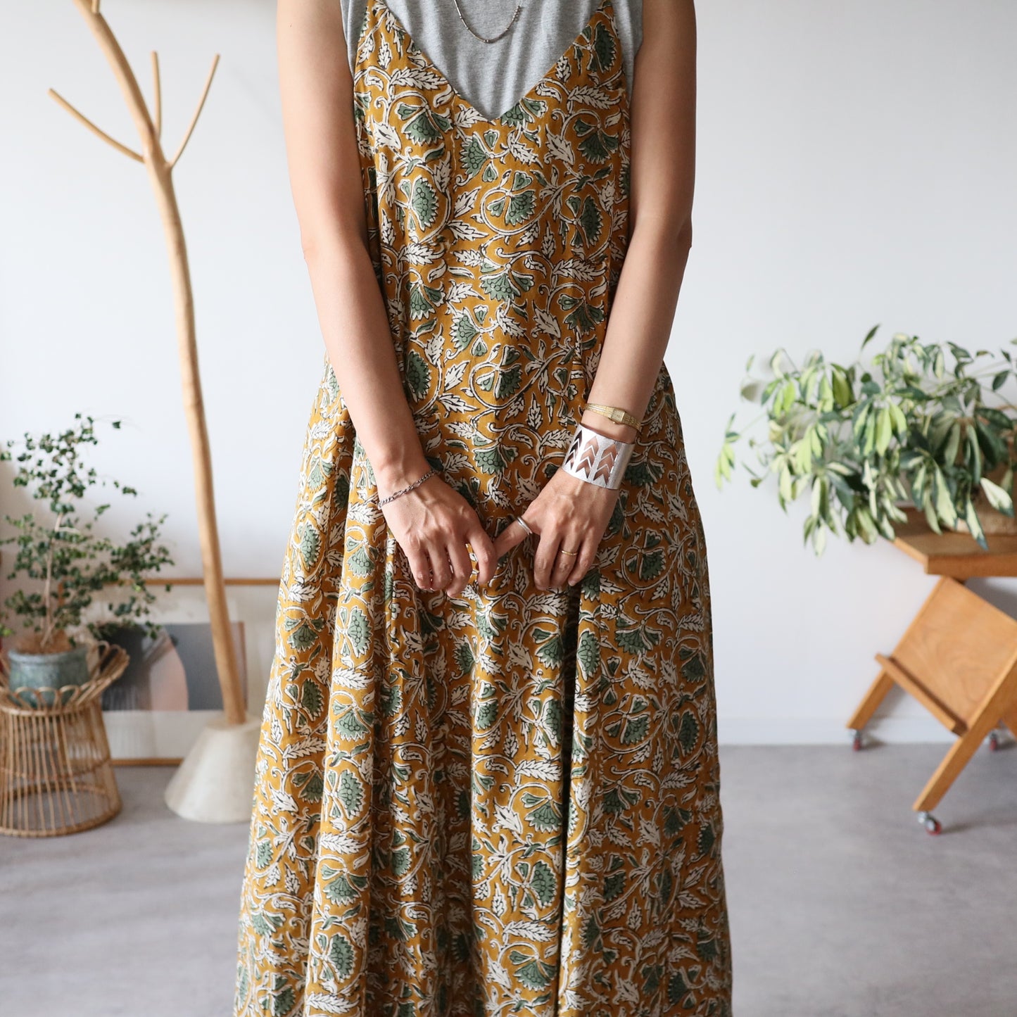 《受注》裾ゆれフレアキャミワンピース【mustard brown】