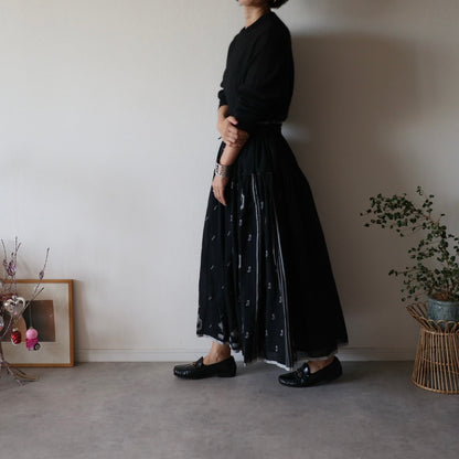 手織りジャムダニ綿の風纏うボリュームスカート【black】