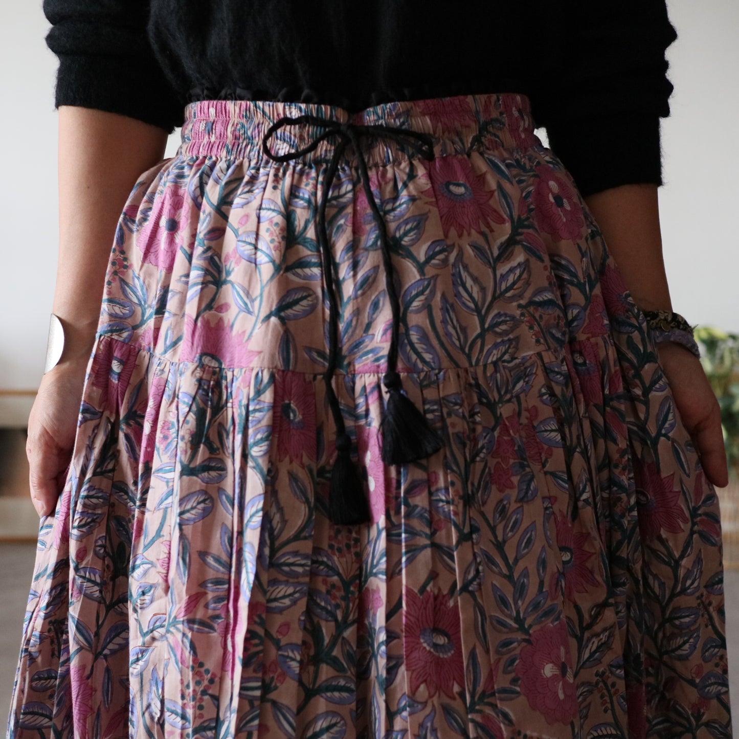 しなやかボリュームのティアードスカート -beige-