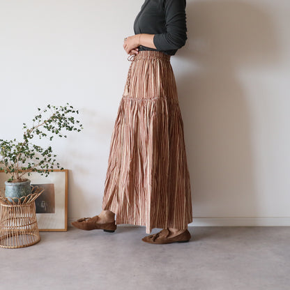 しなやかボリュームのティアードスカート -brown stripe-