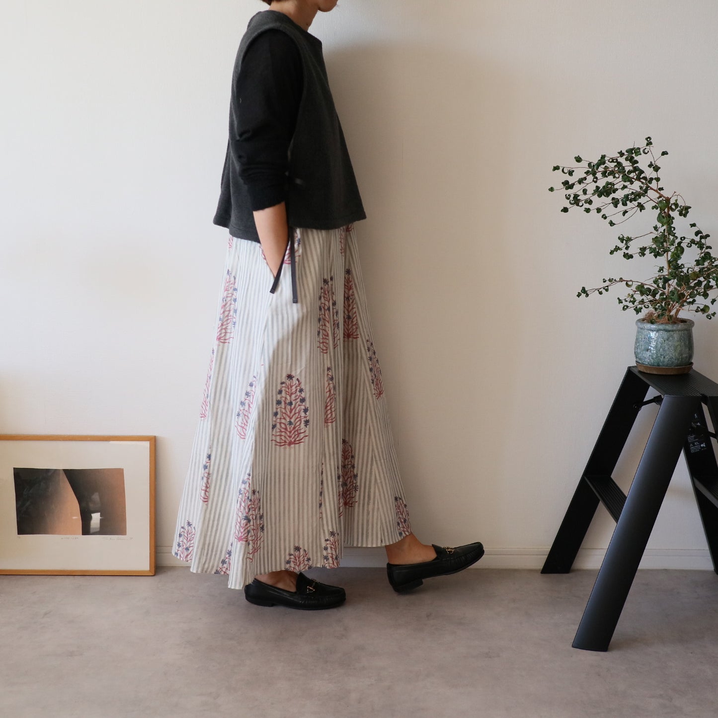 すっきりシルエットの裾ゆれフレアキャミワンピース【ice green】