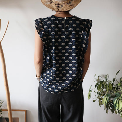 《即納》風そよぐフリルシャツ【deep navy】