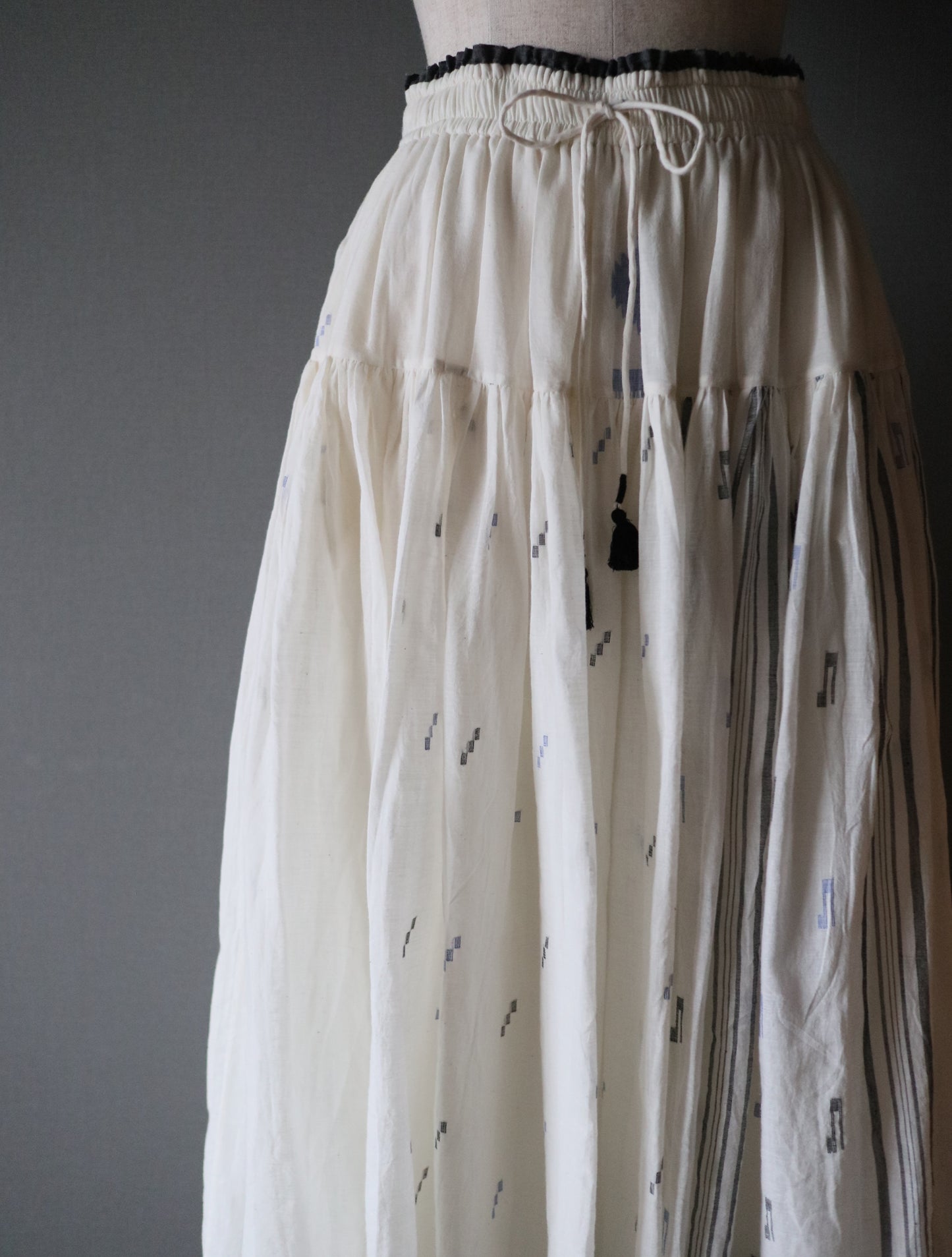手織りジャムダニ綿の風纏うボリュームスカート【white】