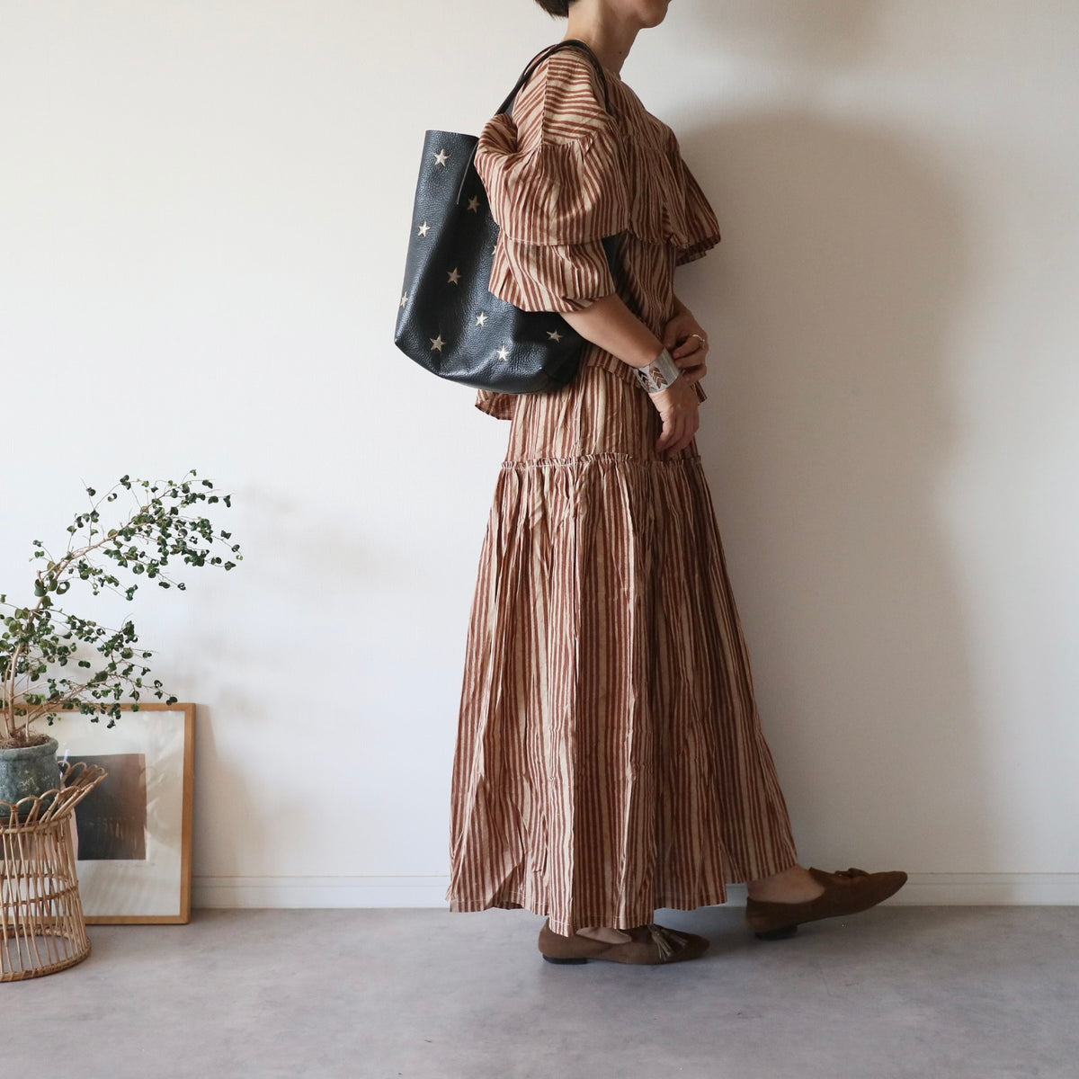 しなやかボリュームのティアードスカート -brown stripe-